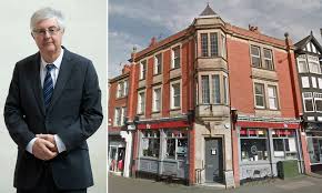 Count from death valley !! Wales Labour Leader Mark Drakeford Is Barred From More Than 100 Pubs For Anti Social Behaviour Daily Mail Online