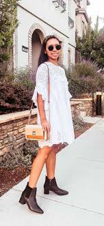 Different outfits can accompany them, or you can opt to enhance the chelsea shoes can become a part of your casual outfit just as much as your professional wear. What To Wear With Chelsea Boots Complete Guide For Women