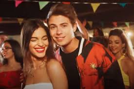 Fede ammette di essere geloso di paola di benedetto (attualmente. Giulia Belmonte Fidanzata Incinta Di Stash Nel Video Di Benji E Fede Notizieweblive It