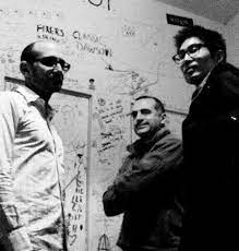 Grubun orijinal üyeleri şarkıcı jonathan vance, gitarist tonie joy , basçı monica digialleonardo ve davulcu mark laurence'dir. Bitch Magnet Moss Icon Lpr
