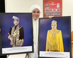 Isteri kepada tengku muda pahang, tengku abdul rahman almarhum sultan ahmad shah, cik puan muda julita aisyah terbabit. Kenali Wajah Wajah Raja Permaisuri Agong Pertama Hingga Yang Terkini Nona