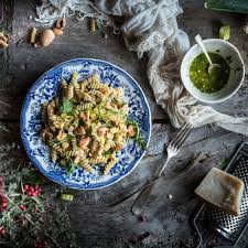 Le immagini sono a scopo illustrativo e potrebbero differire dall'originale. Trivelline Integrali Con Crema Di Porri Salmone E Pesto Di Rucola Sgambaro