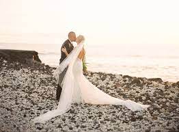 Romantic Tropical Maui Wedding With A Floral Swing At Olowalu Plantation House 100 Layer Cake