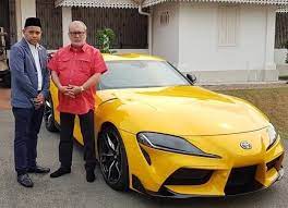 Menerusi hantaran terbaharu di laman facebooknya hari ini, ebit lew memberitahu, beliau berjaya memasuki negara terbabit dengan bantuan tentera mesir diringi kereta berperisai sepanjang perjalanan. Sultan Johor Pemilik No 1 Toyota Gr Supra Di M Sia Paultan Org