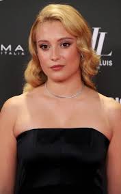 Las fotos de ayer de Ana Garcés, Maria Castro y Xavi Lock en la gala de los  premios “Insyyle en Serie” estaban guapísimos los tres!!🥰😍 “La Promesa”  ha sido la ganadora del