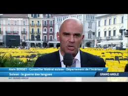 The term canton, now also used as the english term for administrative subdivisions of other countries, originates in french usage in the late 15th century (recorded in fribourg in 1467), from a word for edge, corner, at the time the literal translation of early modern high german ort. Suisse La Guerre Des Langues Youtube