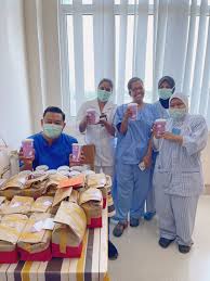 This is a list of government and private hospitals in malaysia.as per 31 december 2016, there is 135 public hospitals and 9 special medical institutions in malaysia accommodate 41,995 beds. Purple Project ì–¸ë‹ˆ On Twitter Btsmeal For Frontliners Batch 7 Covid19 Ward Hospital Serdang Https T Co Dauoflnj5w Twitter