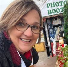 Beach, lighthouses, good food, and shopping in South Haven, MI