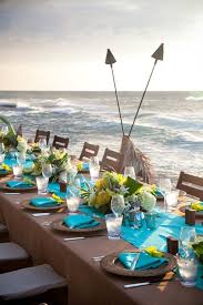Además de decorar cada mesa de tu banquete de bodas con flores, hoy en día puedes encontrar muchas más opciones para darle un toque más personal a ¿quieres que las mesas de tu banquete de bodas sean impecables? Centros De Mesa Para Bodas En La Playa