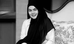 Lewat instagram pribadinya, janda cantik ini membagikan video rumah mewahnya di kawasa pondok indah, jakarta selatan. Tanggapan Sarita Abdul Mukti Soal Rumah Rp42 Miliar Jennifer Dunn Okezone Celebrity