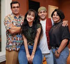 It tells the story of tejano singer selena's rise to fame and the sacrifices she and her family must make along the way. Men45xgxqpjw4m