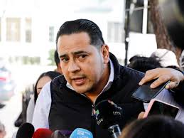 “Mamá, no demores tanto”: el pedido a su madre del hijo del ex diputado  correísta y prófugo de la justicia de Ecuador