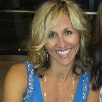 Danielle Hennessey's Instagram, Twitter & Facebook