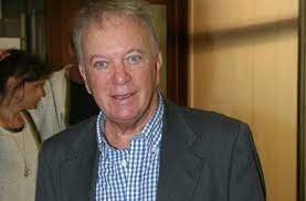 «η απώλεια του συντρόφου δημήτρη ρίζου, ο οποίος έφυγε από τη ζωή σε ηλικία. Pe8ane O Ekdoths Kai Dhmosiografos Dhmhtrhs Rizos