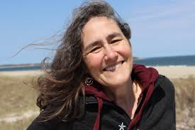 Elizabeth Slade's Instagram, Twitter & Facebook