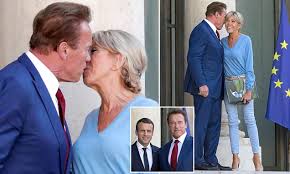 Video of french president dancing with his future, older wife 23 years ago. Schwarzenegger Swoops In For A Kiss On French First Lady Daily Mail Online