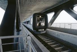 Öresundsförbindelsen är totalt 15,9 kilometer lång, varav öresundsbron har en längd på 7,8 kilometer. Banguide Oresundsbanan Malmo Kopenhamn Jarnvag Net