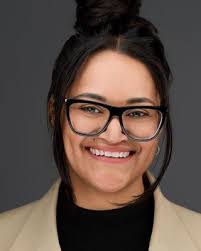 Lauren Holstein's Instagram, Twitter & Facebook