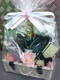 Pin By Swati Sabharwal On Ideja Wedding Hamper Wedding Gift Hampers Wedding Gift Baskets