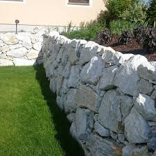 Freistehende mauer dekorativer sichtschutz mit charme gartenmauern steinmauer garten garten. Natursteinmauern Fur Ihren Garten In Niederosterreich Und Wien