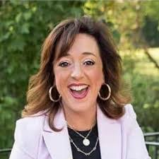 Lisa Olender's Instagram, Twitter & Facebook