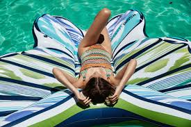 Best Pool Floats For Instagram Selfies Teen Vogue