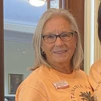 Suzanne Pratt's Instagram, Twitter & Facebook