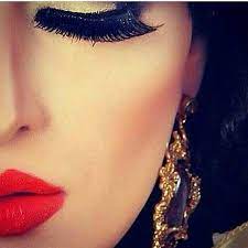 هند بنت وبستان وماء تضحك فيخضر صمت المواقيت تضحك فيرتج فى ثغرها كل العبير واضحك وتضحك فيهتز نهد amazing photography beautiful choker necklace