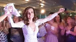 Η γιώτα γρίβα έχει διαγράψει μια επιτυχημένη πορεία στον χώρο της παραδοσιακής μουσικής. H Giwta Griba Nyfh Youtube