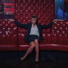 A young woman, traumatized by a tragic event in her past, seeks out vengeance against those who crossed her path. Promising Young Woman Neuer Trailer Zum Rachefilm Mit Carey Mulligan Movie Infos