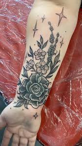 I love when my clients give me free rein to design their coverups! , Thank  you so much @mandyglioni for your trust!! , 🩶🖤🤍, This piece was done in  two sessions, 3.5 hours