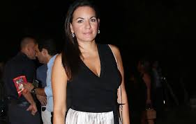 Οι δυο τους παρακολούθησαν μαζί την παράσταση, και μετά το. 8a Pa8eis Plaka Aytes Einai Oi Panemorfes Aderfes Ths Olgas Kefalogiannh Fwto Makeleio Gr