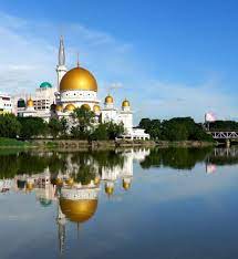 Di malaysia waktu sholat subuh dimulai sekitar jam enam atau setengah tujuh waktu setempat. Reflection Of Masjid Bandar Diraja Kalang Selangor Malaysia Selangor Masjid Taj Mahal
