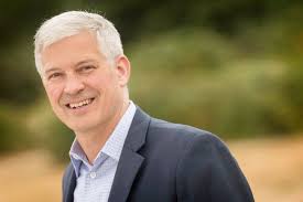 Mercer Island City Council member Tom Acker steps down, citing health and  family