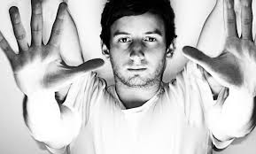 Max Cooper met les Nuits en boîte