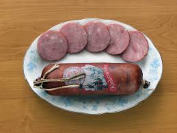 El producto tiene el código ean 4260030750993, se llama schinkenwurst grob de la marca springer gmbh, se distribuye con una cantidad de 390g. Krakauer Wurst Wikipedia