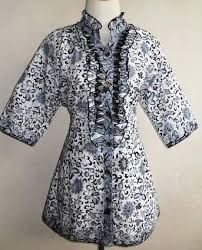 Ada beberapa desain yang bisa anda pilih bersama pasangan.motif batiknya pun juga tidak terlalu ramai sehingga tidak akan membuat baju. 27 Contoh Desain Baju Batik Terbaik 2020