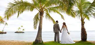 The Couple In Nature Hawaii Destination Wedding Oahu Wedding Hawaii Wedding Packages