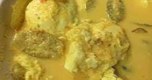 Ayam 1 ekor bahan diblend kasar/ditumbuk bawang merah 5 ulas cili hidup merah 8 tangkai cili padi hijau 15. Telur Masak Lemak Cili Padi