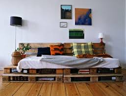 Sofa Aus Paletten Selber Bauen Zusatzlicher Stauraum Sofa Aus Paletten Sofa Selber Bauen Paletten Couch
