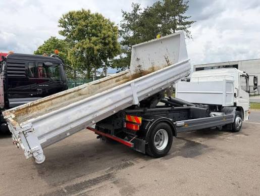 Mercedes Benz 1218-2005 Cab & Chassis Truck