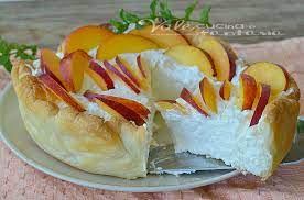 Unire il mascarpone e farlo sciogliere per qualche minuto. Torta Fredda Di Sfoglia Con Pesche E Crema Al Mascarpone