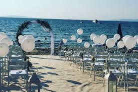 Poche cose al mondo sono romantiche quanto un matrimonio in spiaggia. Fiori E Allestimenti Per Matrimonio Liguria Nozzespeciali It