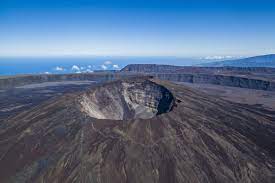 Le volcan s'était rendormi le 27 octobre. Fournaise Info Randonnees Tunnels De Lave Cite Du Volcan