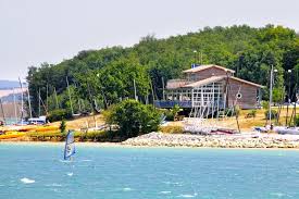 Vous pourrez vous initier à divers sports : Base Nautique De La Ganguise A Belflou Sports Nautiques