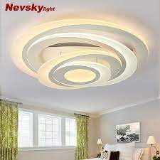 Una plafoniera moderna per una valida illuminazione generale è sempre la benvenuta. Plafoniere Per Camera Da Letto