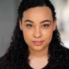 Eliza Waters's Instagram, Twitter & Facebook