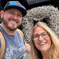 Hi, can someone recommend a good orthodontist in the area? Thank you very  much!