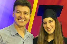Rodrigo faro ↓ youtube ↓ www.youtube.com/rodrigofarooficial. Filha De Rodrigo Faro Se Forma E Ganha Linda Homenagem Do Pai
