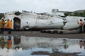 Nach behördenangaben soll es mindestens sechs überlebende gegeben haben. Flugzeug In Venezuela Abgesturzt 15 Tote 36 Uberlebende